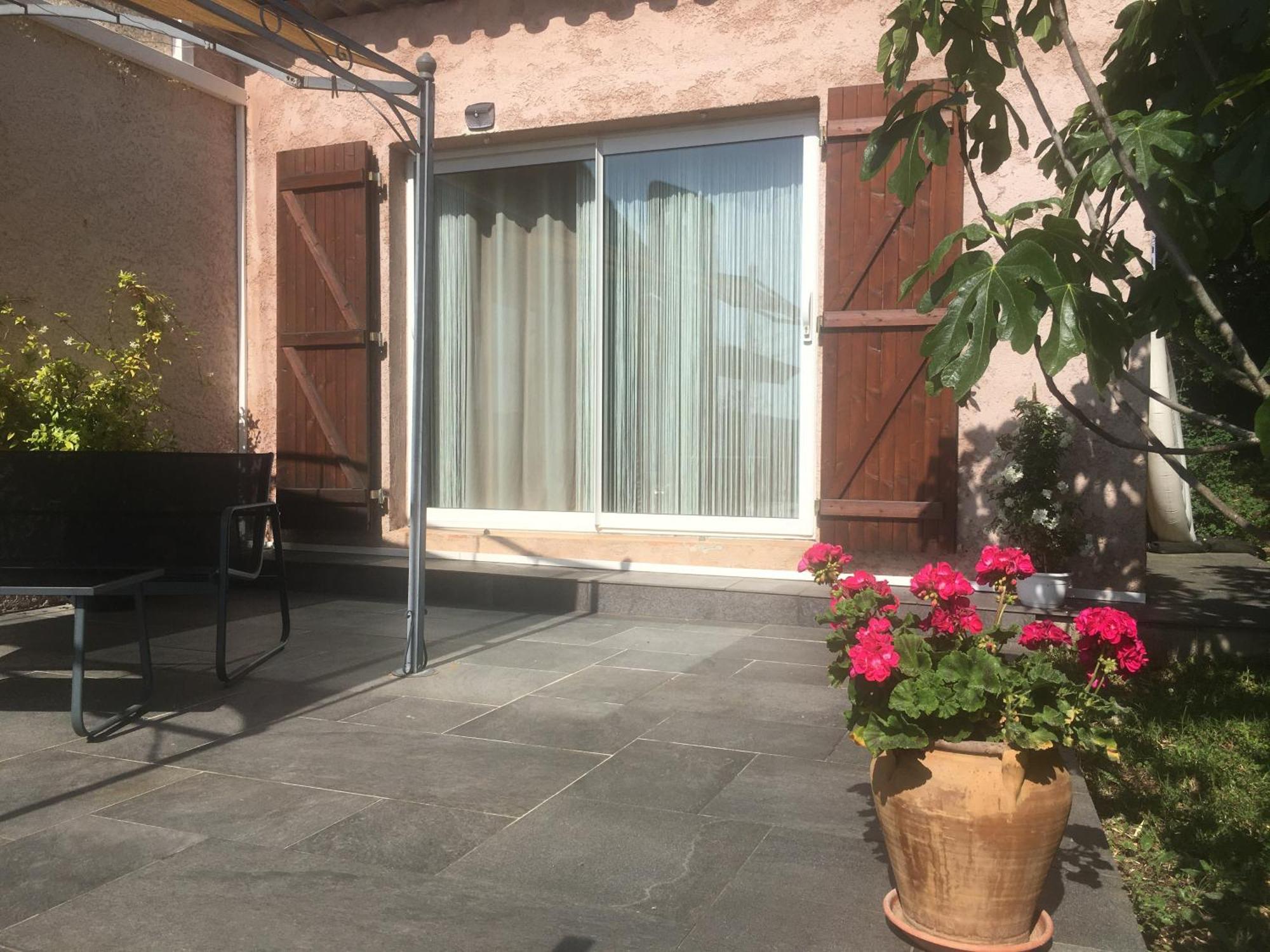 Studio Chez Charles Et Marie, Independant De La Maison, Acces Piscine, Tres Calme, Рокфор-ле-Пен Экстерьер фото