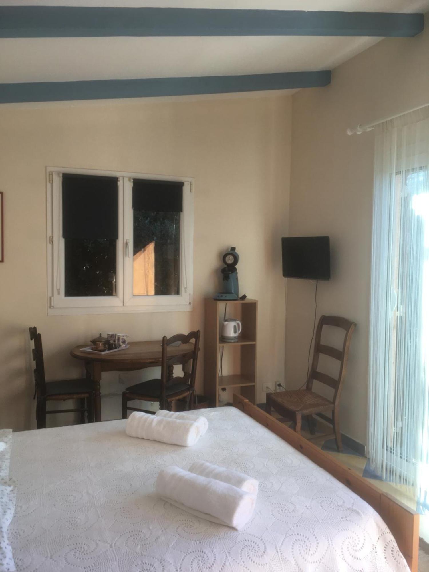 Studio Chez Charles Et Marie, Independant De La Maison, Acces Piscine, Tres Calme, Рокфор-ле-Пен Экстерьер фото